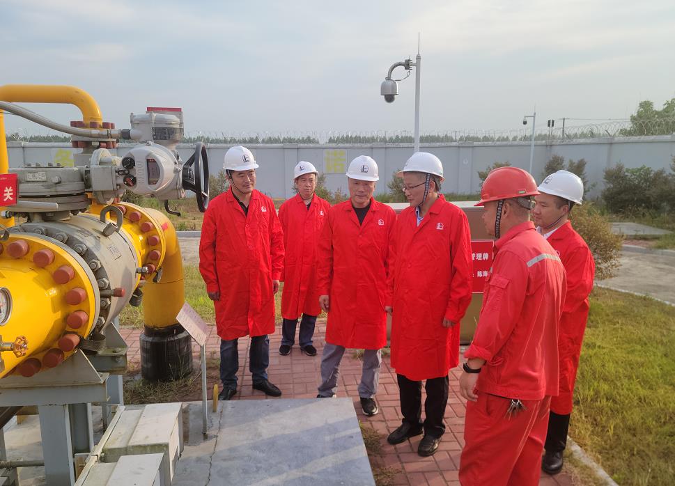 市政府副秘書長(zhǎng)、發(fā)改委主任李文勝一行至第二天然氣門站調(diào)研